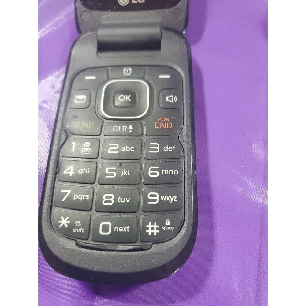 2 lg flip phone 220c and 238C working condition